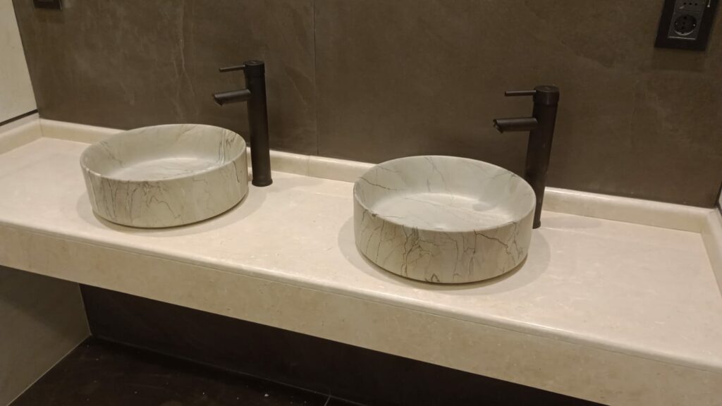 mesa de baño en marmol botticino