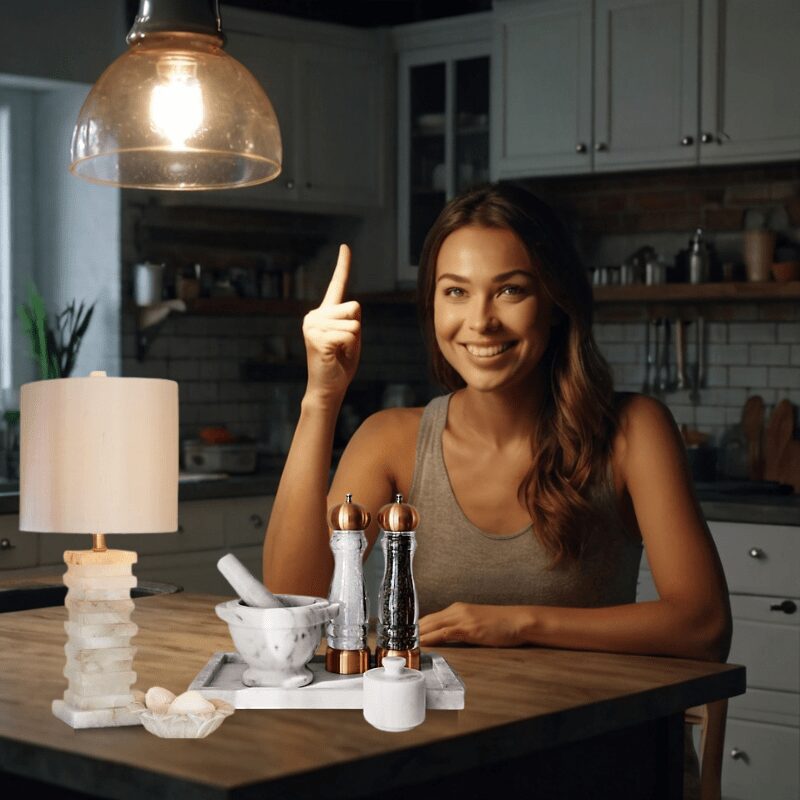 Mujer teniendo ideas sobre decoracion en marmol